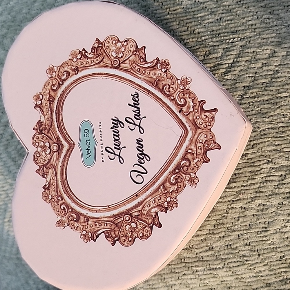 PARIS MANNING VELVET 59 LUXURY VEGAN LASHES SMOKEY NEW